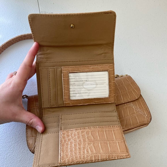 NWOT Liz Claiborne tan glossy faux alligator crocodile embellished bag purse set - Picture 3 of 10